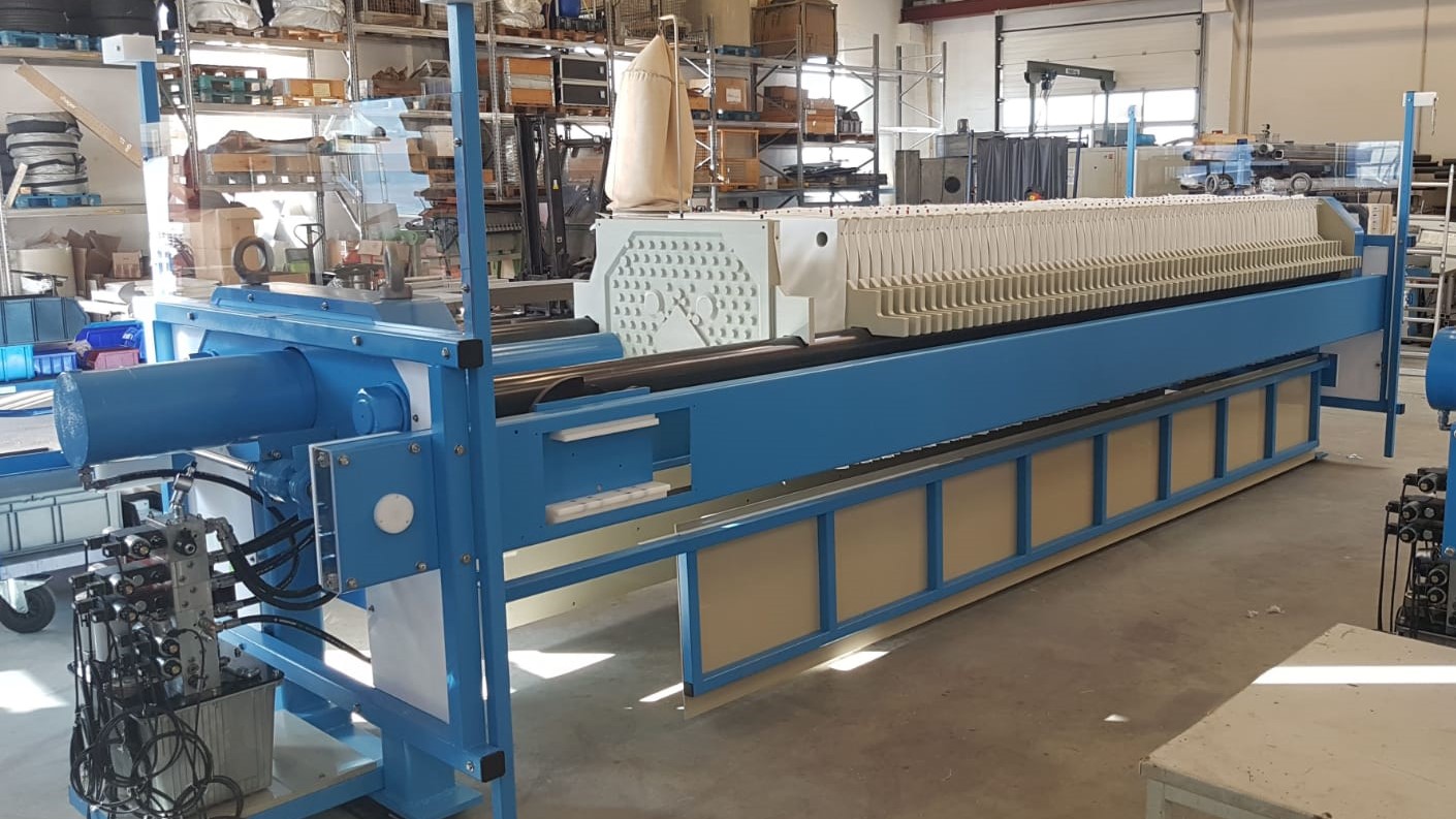Filtration technology using filter presses and plants
