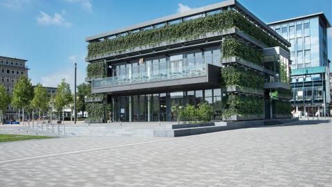 Facade greening 'Helix® Elata', Kesselbrink project in Bielefeld, Germany